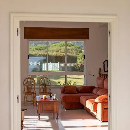 Chalet Cerrado De Moledo, Primera Linea De Playa Holiday home