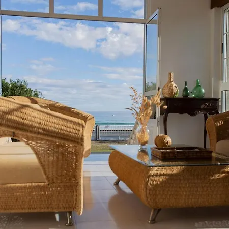 Holiday home Chalet Cerrado De Moledo, Primera Linea De Playa Barreiros
